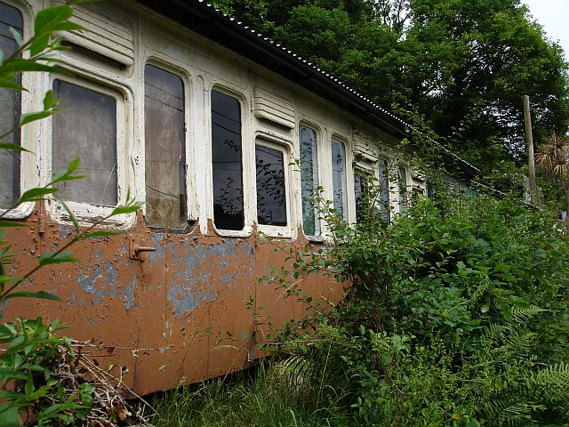 File:Recycled railway carriage, Lower Kelly, Calstock - geograph.org.uk - 203632.jpg