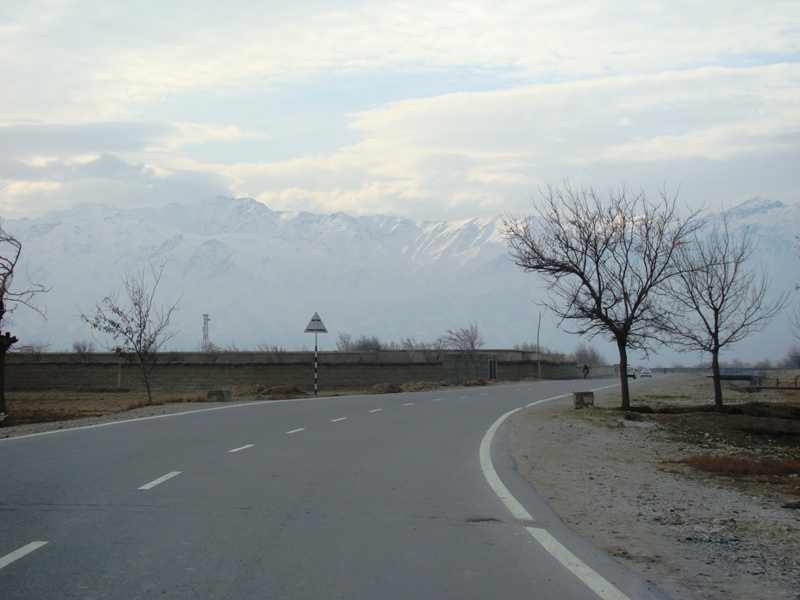 File:Road in Parwan-5.jpg