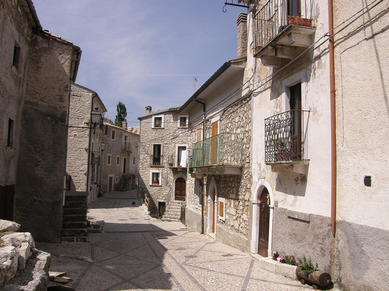 File:Roccacaramanico 008 (RaBoe).jpg