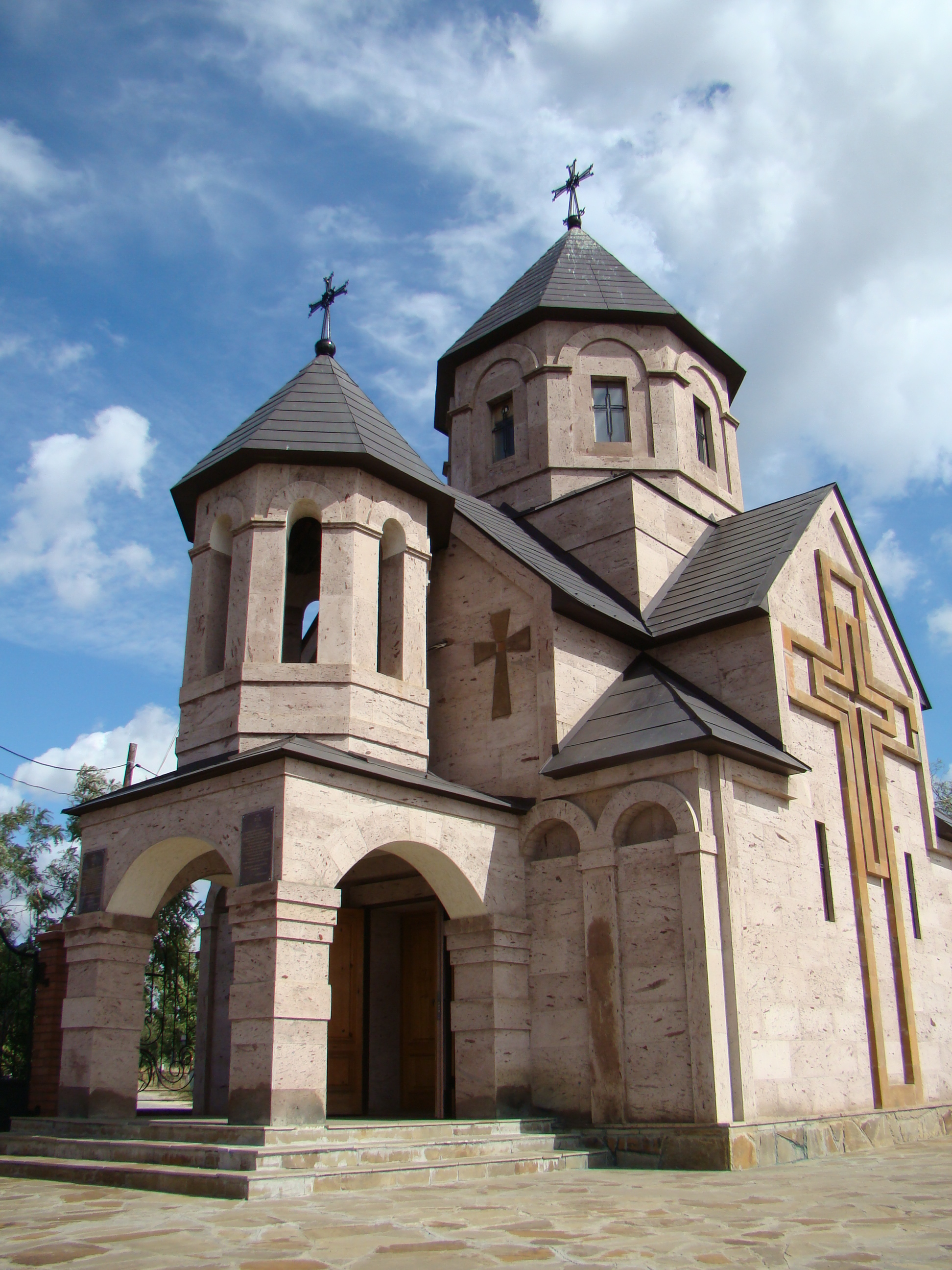 Можно ли в армянскую церковь