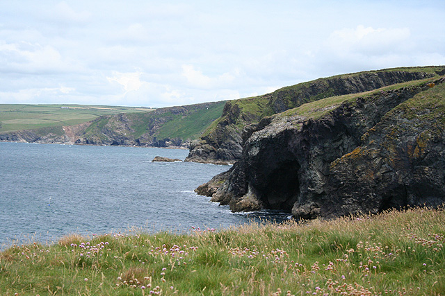 File:St Endellion, towards Tresungers Point - geograph.org.uk - 850834.jpg