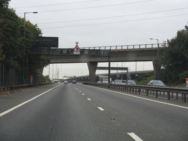 File:Tame Valley Canal Crosses The M5 Motorway - geograph.org.uk - 1522003.jpg