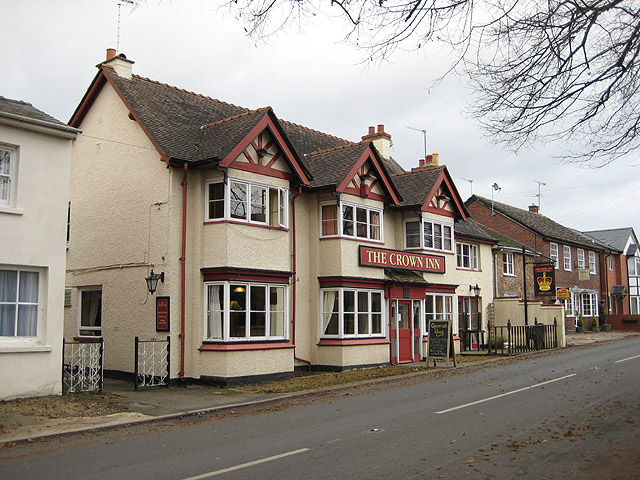 File:The Crown Inn - geograph.org.uk - 1053969.jpg