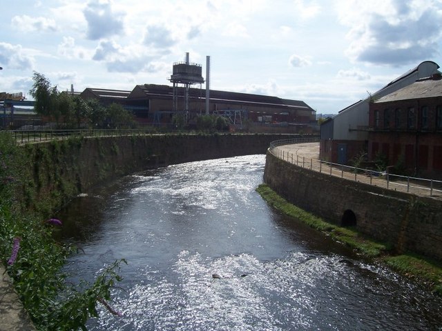 The River Don near Attercliffe Cemetery - geograph.org.uk - 1426434
