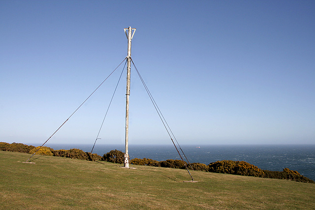 File:The west-north Admiralty Distance Pole on Oatlee Hill - geograph.org.uk - 1769197.jpg