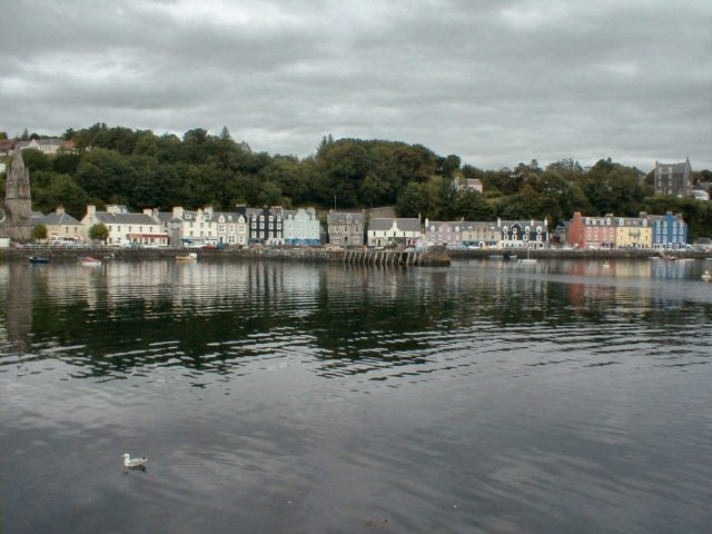 File:Tobermory Main Street - geograph.org.uk - 1101160.jpg