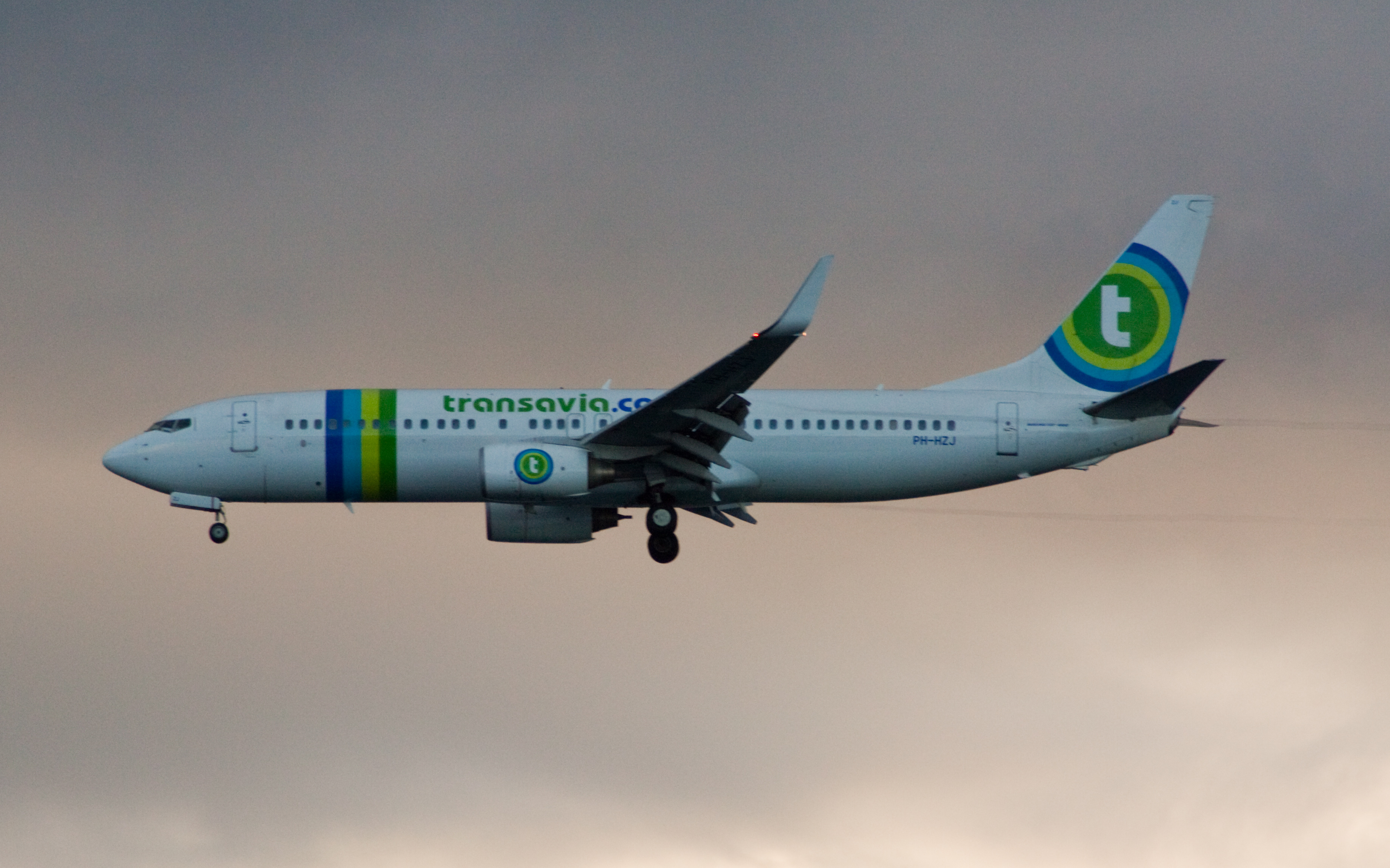 Transavia kz. Boeing 737-8me. Боинг 737-8q8. Обои на iphone Boeing 737-800. Transavia Citation j2.