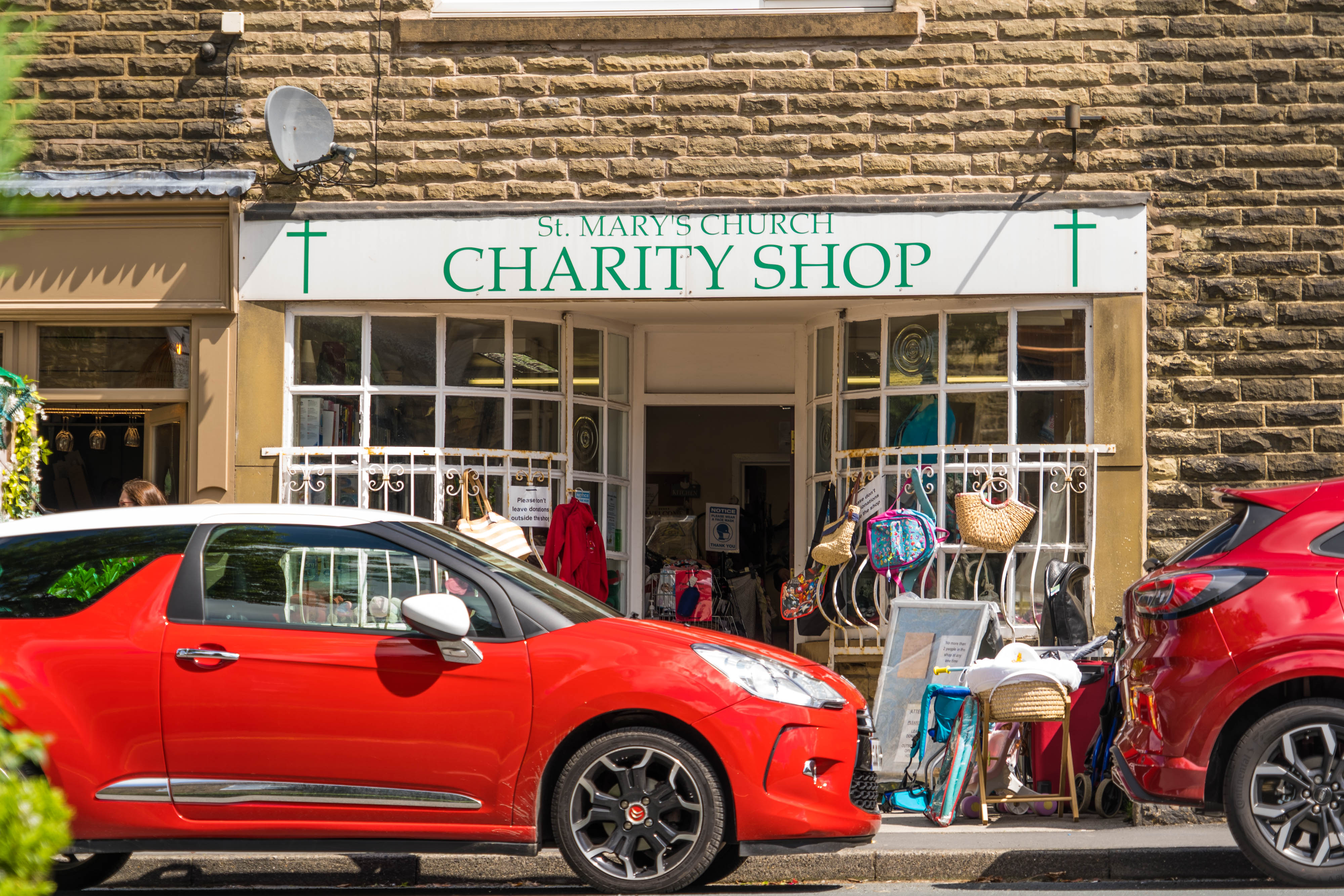 Charity shop is. Charity shops. Charity shops in the uk. Красота спасет мир Charity shop. Charity shop meaning.
