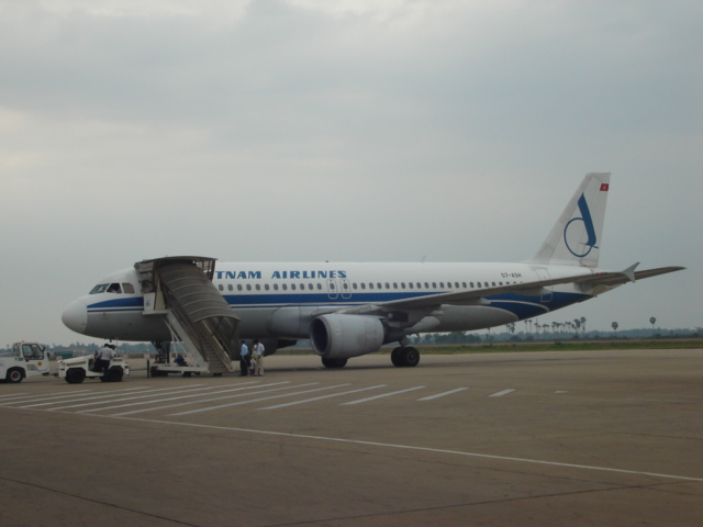 File:Vietnam airlines oldcolours.jpg