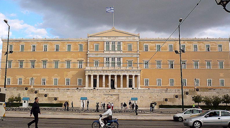 File:Ελληνική Βουλή Αθήνα.jpg