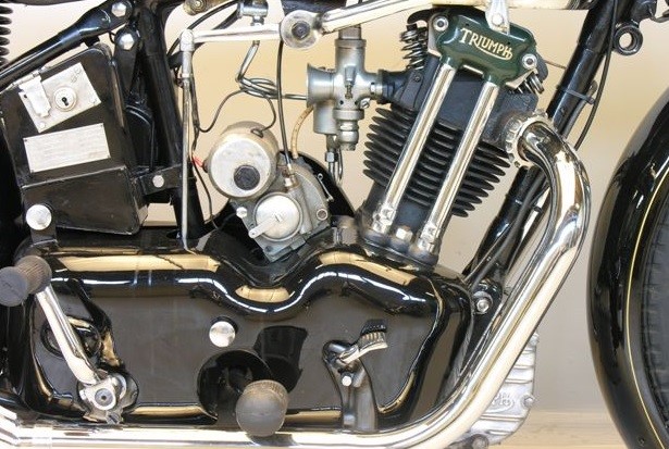 File:1933 Triumph Model NT 500cc-OHV motorcycle engine right side.jpg