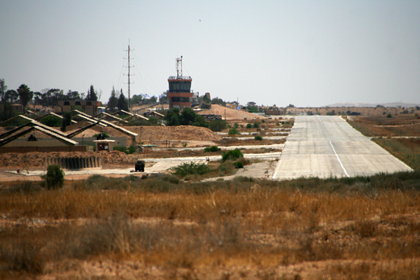 קובץ:ATC tower in Hazerim IAF base 2.jpg