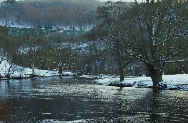 File:Afon Dyfrdwy heading for the Horseshoe Falls - geograph.org.uk - 1639684.jpg