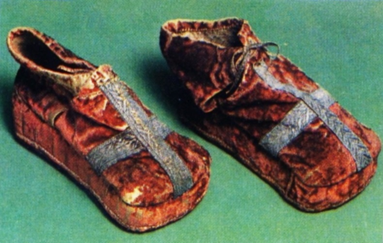 File:Anonymous Shoes of Sigismund Augustus.jpg - Wikipedia