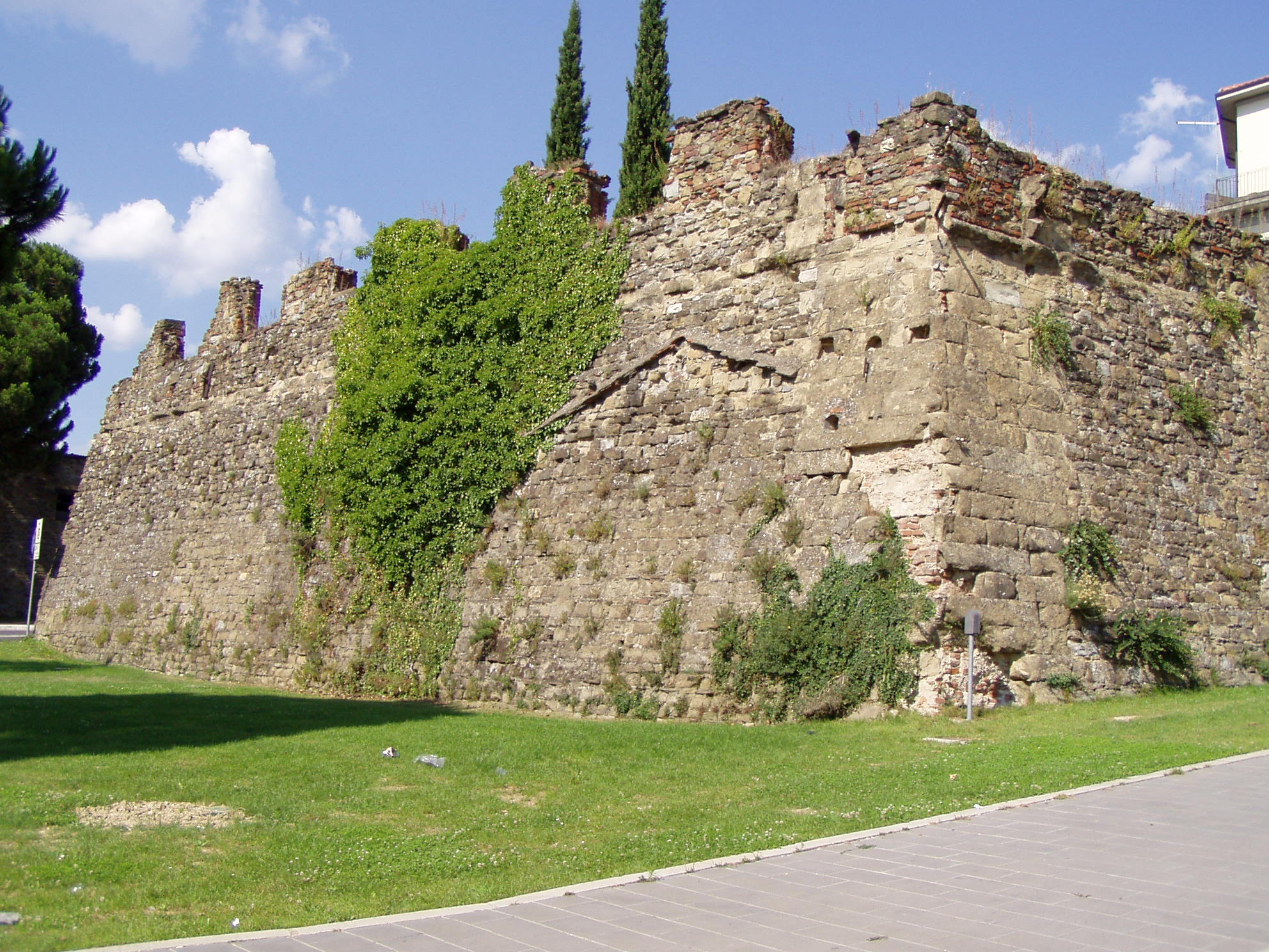 File Arezzo city wall jpg Wikimedia Commons