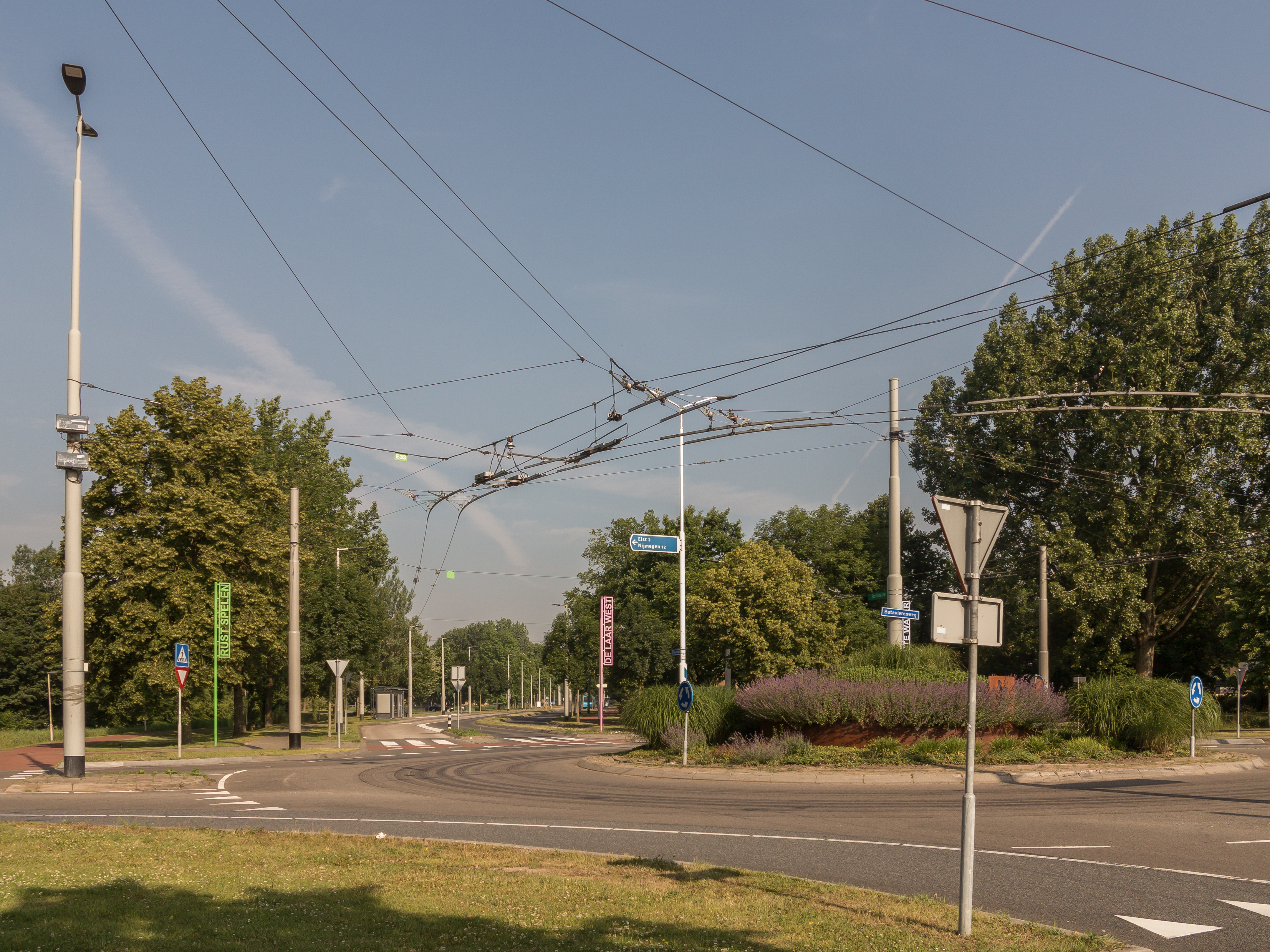 Acht Beschikbaar morgen Bestand:Arnhem-de Laar, rotonde Brabantweg-Batavierenweg-Randweg foto3 2015- 06-25 09.17.jpg - Wikipedia