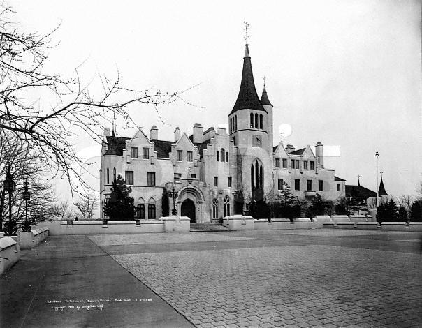 File:Beacon Towers 1931.jpg