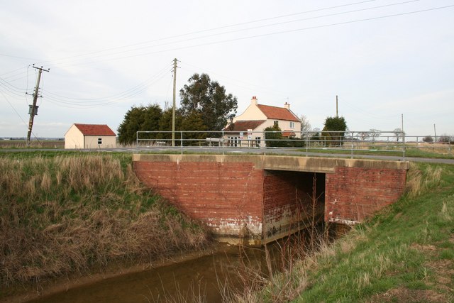 File:Bull Drove Bridge - geograph.org.uk - 363657.jpg