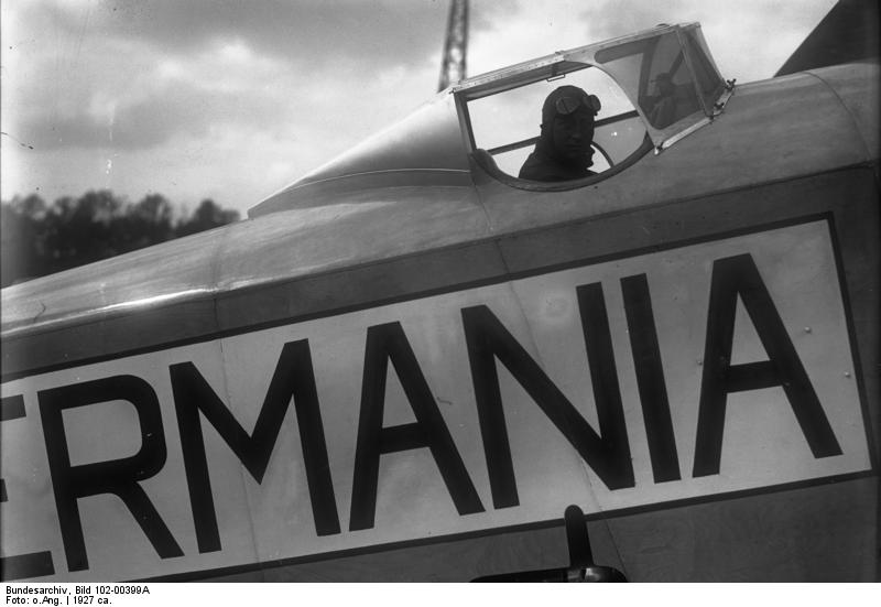 File:Bundesarchiv Bild 102-00399A, Berlin, Landung Ozeanflieger Könnecke.jpg