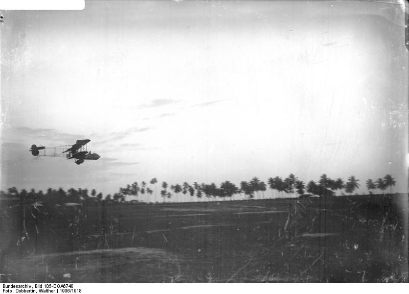 Deutsch-Südwestafrikanischer Luftfahrerverein Bundesarchiv_Bild_105-DOA6748%2C_Deutsch-Ostafrika%2C_Flugzeug_der_Schutztruppe