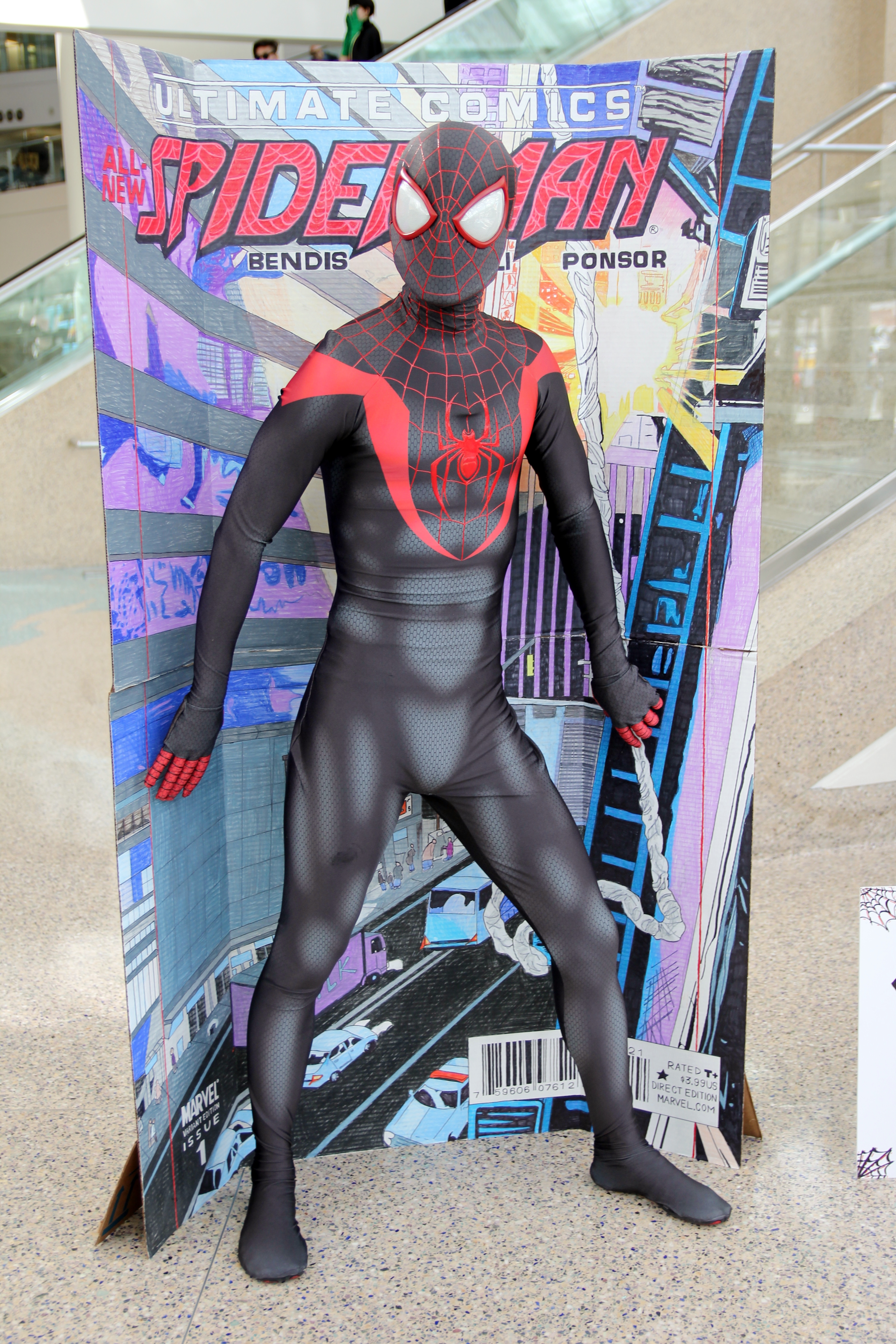 https://upload.wikimedia.org/wikipedia/commons/7/7d/Comikaze_2014_-_Ultimate_Spider-Man_%2815733472092%29.jpg