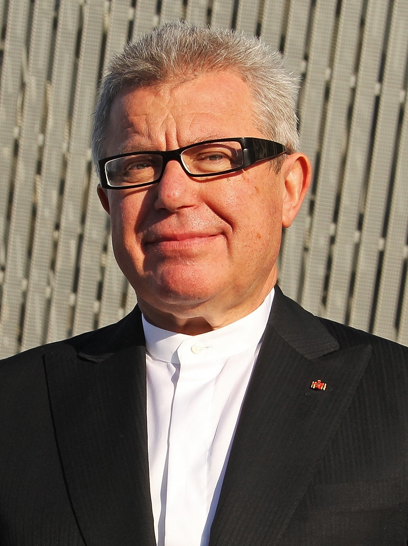 Libeskind in front of his extension to the [[Bundeswehr Military History Museum]] in [[Dresden]], 2011