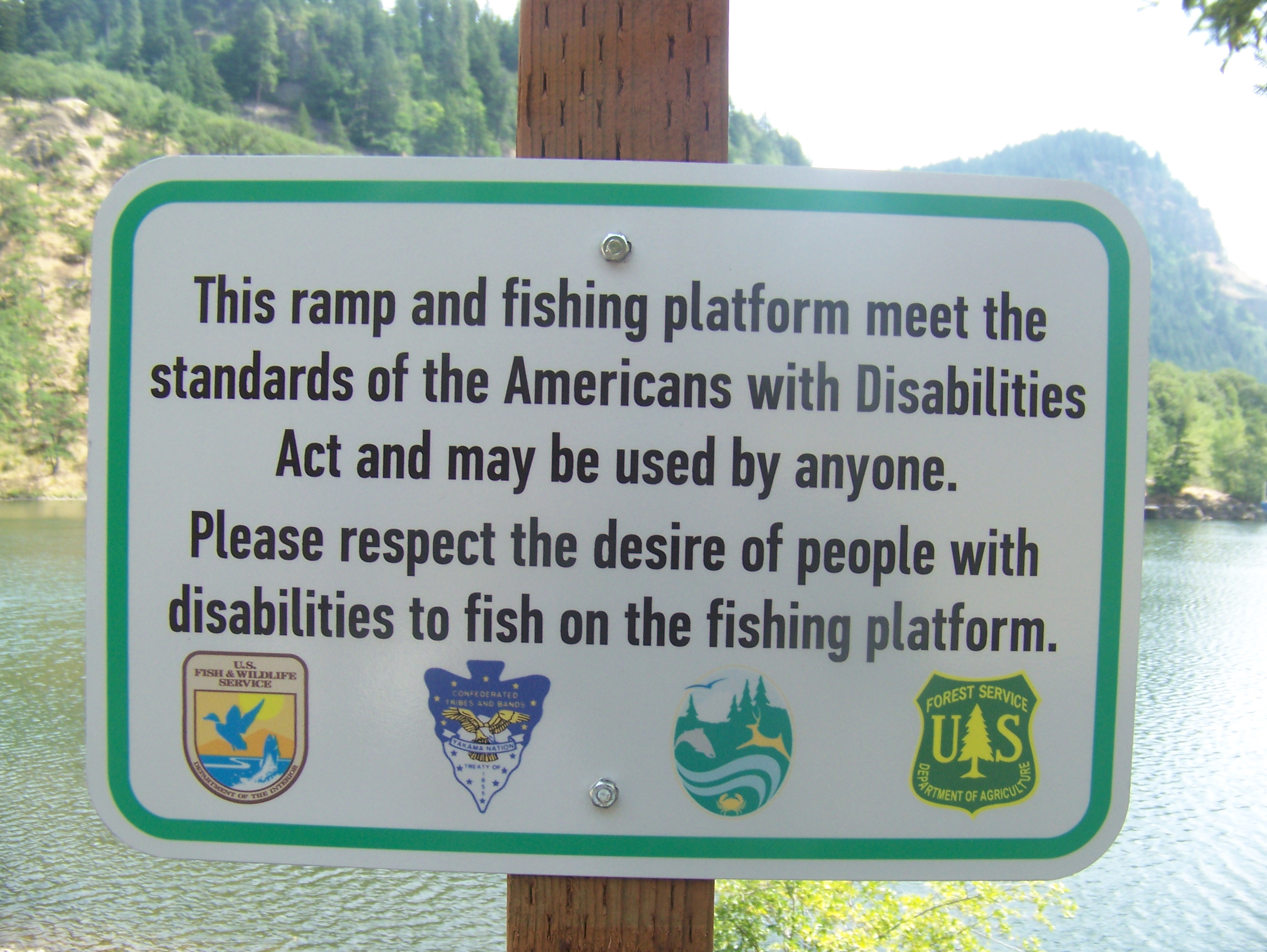 File:Drano Lake accessible fishing platform signage.jpg - Wikipedia