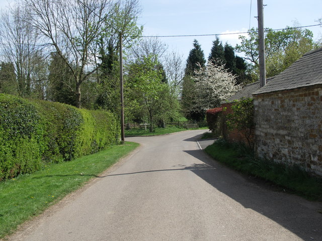 File:Entrance to the Village. - geograph.org.uk - 405983.jpg