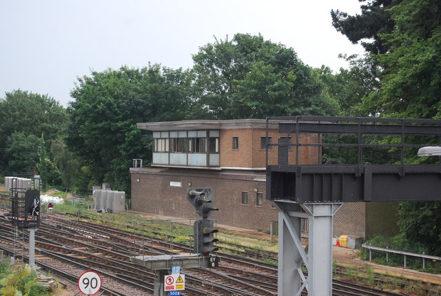 File:Faversham Signalbox - geograph.org.uk - 2680378.jpg