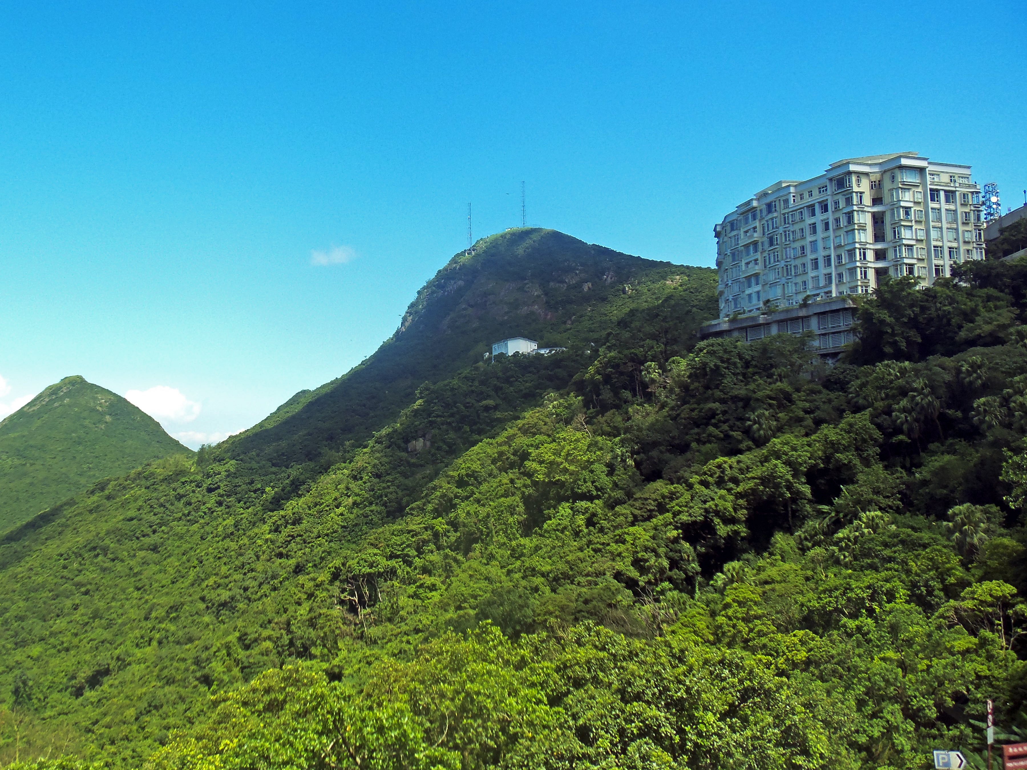 High West and Victoria Peak from Victoria Gap (crop1)