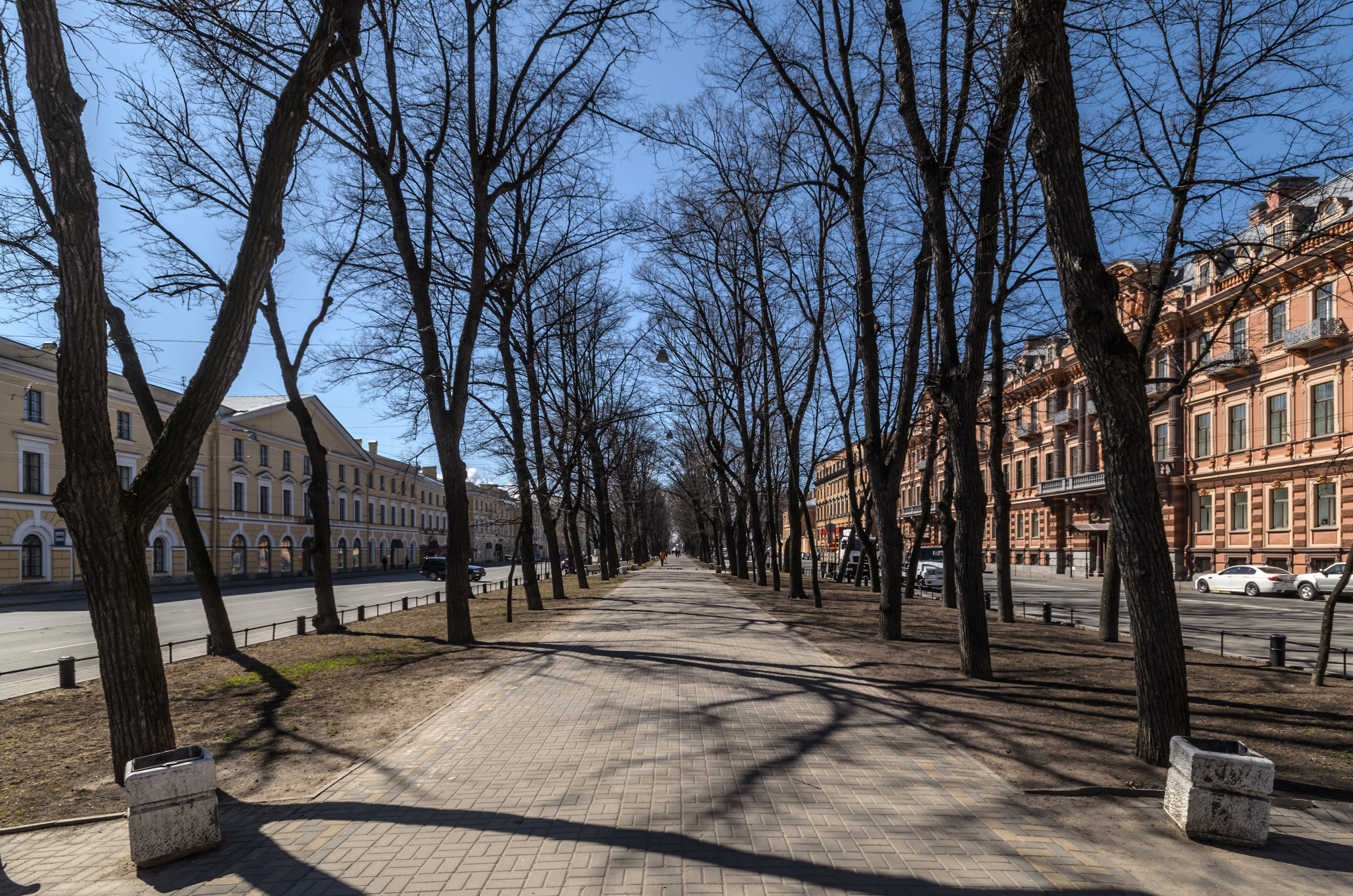 Бульвар санкт петербург. Конногвардейский бульвар Санкт-Петербург. Сквер Конногвардейский бульвар. Бульвар профсоюзов в Санкт-Петербурге. Конногвардейский бульвар 19.