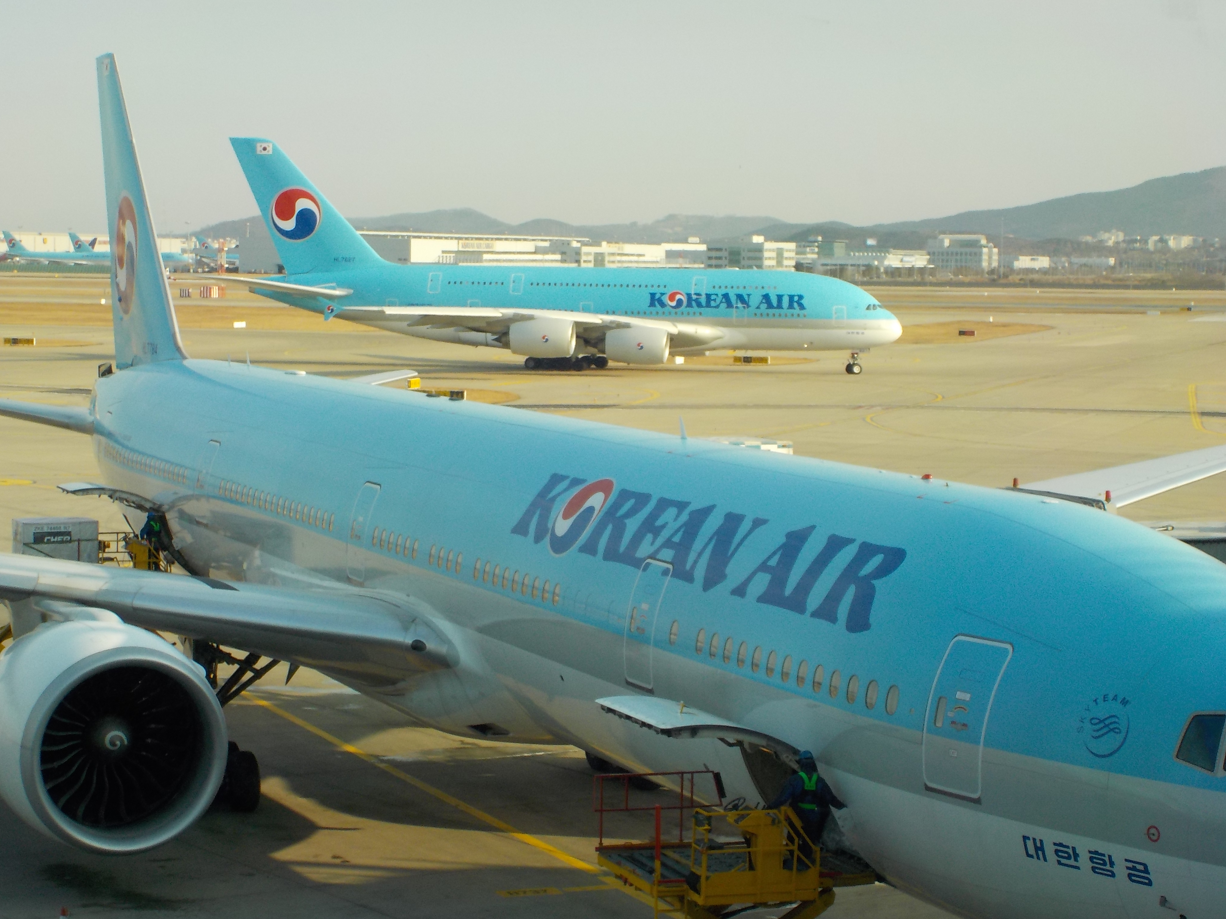 Аир санкт петербург. А380 Кореан Эйр. A380 korean Air салон. Korean 380. Korean Air презентация.