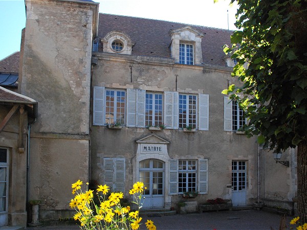 File:Mairie de Vézelay.jpg