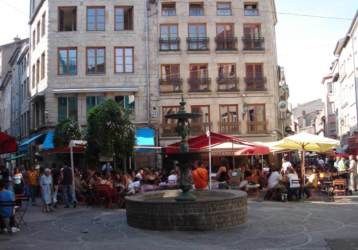 File:Place neuve quartier Saint Jacques.jpg