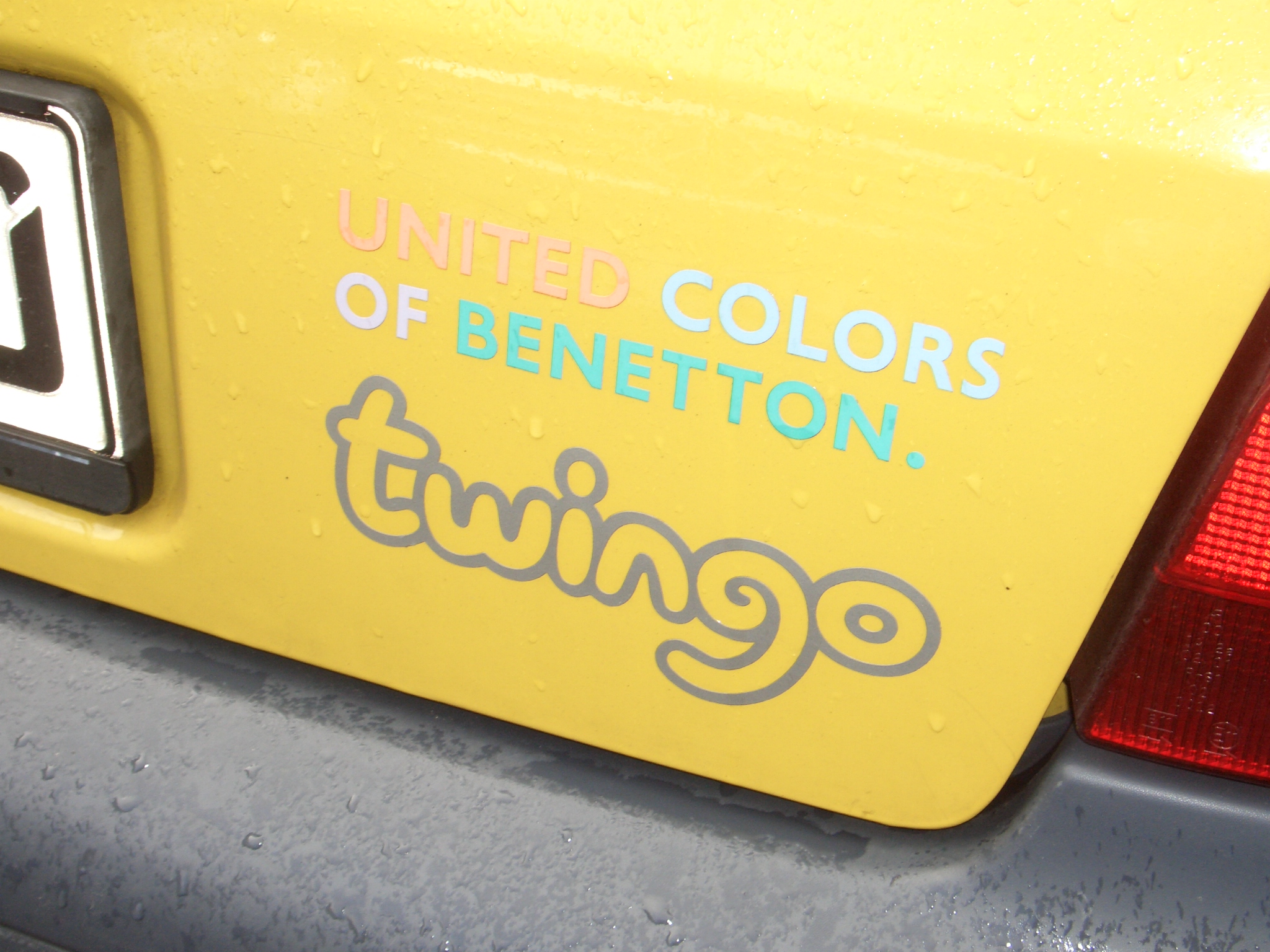 File:Renault Twingo GenI 1993-2007 special edition UNITED COLORS OF BENETTON  1996 backright 2008-04-03 A.jpg - Wikimedia Commons