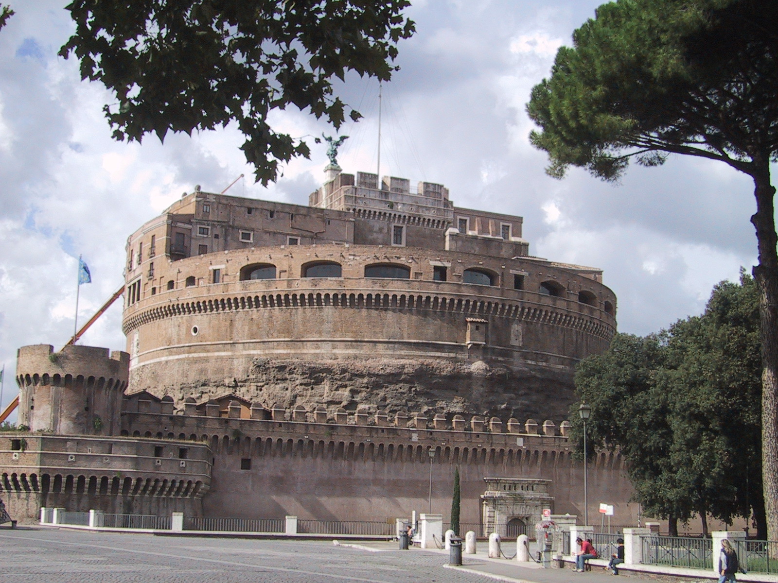 File:Roma Hadrian mausoleum.jpg - Wikimedia Commons