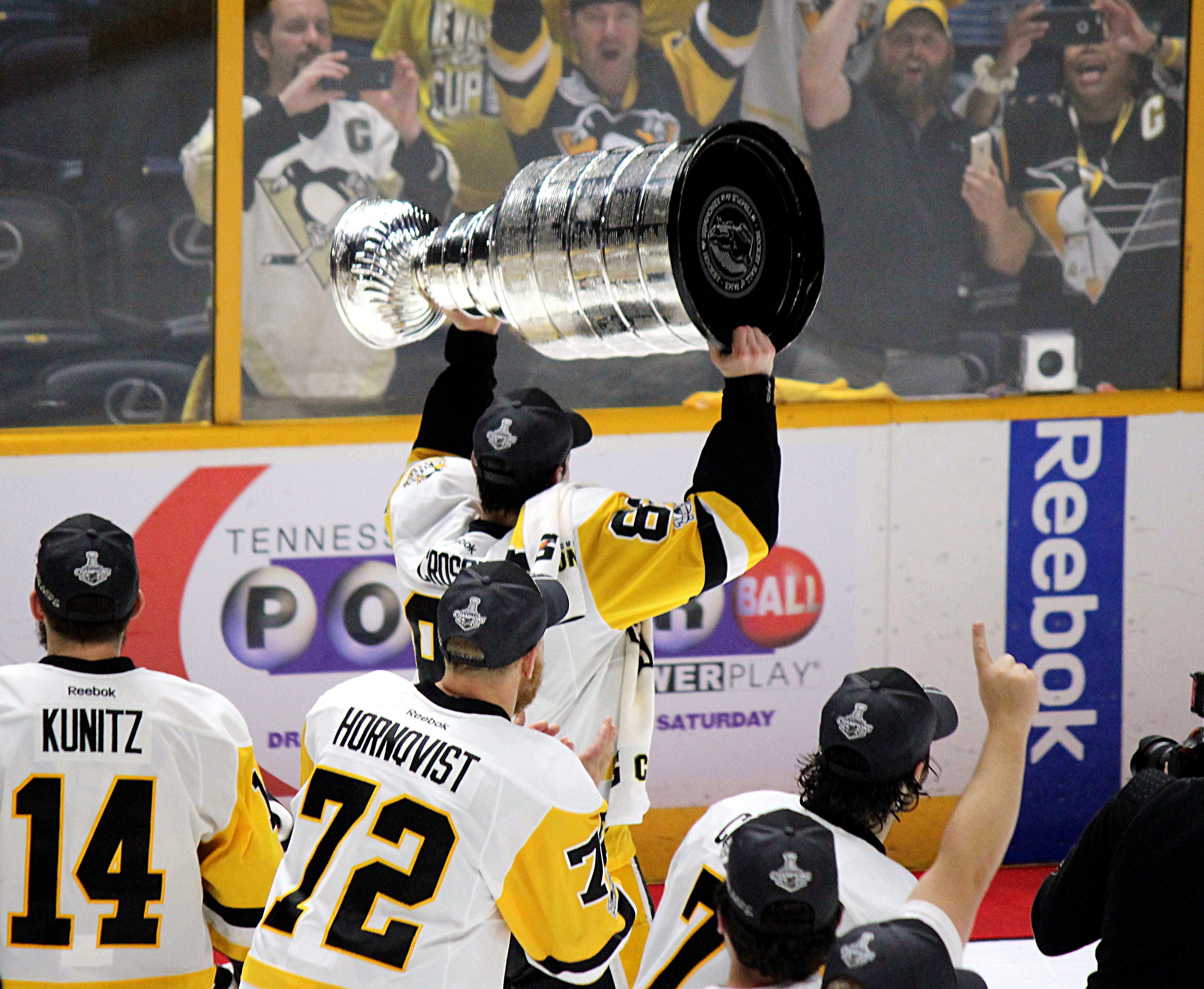 File:Sidney Crosby Stanley Cup.jpg - Wikipedia