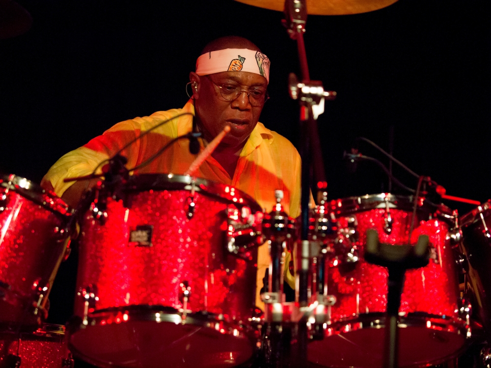 Billy cobham. Billy Cobham дискография. Билли Кобэм барабанщик картина. Red Baron Billy Cobham Ноты.