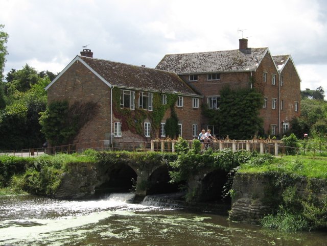 File:The Mill at Durweston - geograph.org.uk - 1425640.jpg