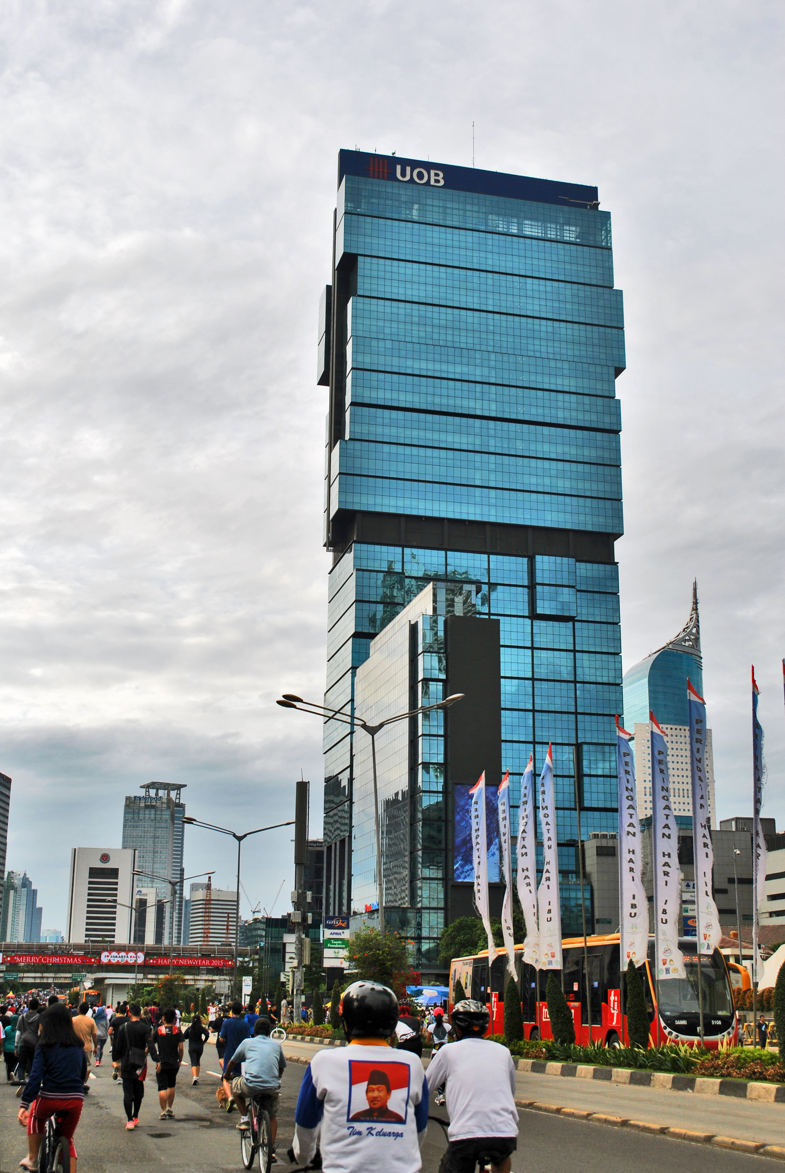 Bank UOB Indonesia adalah perusahaan yang bergerak di bidang perbankan yang berdiri sejak 1956 dan berkantor pusat di Jakarta.
== Sejarah

1956: PT Bank Buana Indonesia didirikan di Jakarta.
1972: PT Bank Buana Indonesia mengakuisisi PT Bank Pembinaan Nasional, di Bandung.
1974: PT Bank Buana Indonesia mengakuisisi PT Bank Kesejahteraan Masyarakat, di Semarang.
1975: PT Bank Buana Indonesia mengakuisisi PT Bank Aman Makmur, di Jakarta.
1976: PT Bank Buana Indonesia meraih peringkat sebagai Bank kategori "A" dari Bank Indonesia.
2000: Penawaran umum perdana dan pencatatan saham Bank pada Bursa Efek Jakarta dan Bursa Efek Surabaya.
2003: Bergabungnya International Finance Corporation (IFC), anak perusahaan World Bank sebagai pemegang saham asing pertama melalui Penawaran Umum terbatas II.
2004: UOB International Investment Private Limited (UOBII) menjadi pemegang saham terbesar kedua seteah PT Sari Dasa Karsa, Bank juga melakukan penerbitan obligasi Subordinasi I.
2005: IFC melepas seluruh kepemilikan saham pada Bank. UOB International Investment Private Limited (UOBII) menjadi pemegang saham utama Bank.
2007: Perubahan nama Bank dari PT Bank Buana Indonesia Tbk menjadi PT Bank UOB Buana Tbk.
2008: Rapat Umum Pemegang Saham Luar Biasa menyetujui perubahan status Bank menjadi perusahaan tertutup. Kepemilikan saham UOBII meningkat menjadi 98,997%. melalui tender offer terhadap saham-saham publik dan penghapusan pencatatan saham Bank dari Bursa Efek Indonesia (delisting).
2010: PT Bank UOB Indonesia melakukan penggabungan usaha ke dalam PT Bank UOB Buana.
2011: Perubahan nama Bank menjadi PT Bank UOB Indonesia.
2023: Mengambil alih divisi perbankan konsumen Citibank Indonesia.