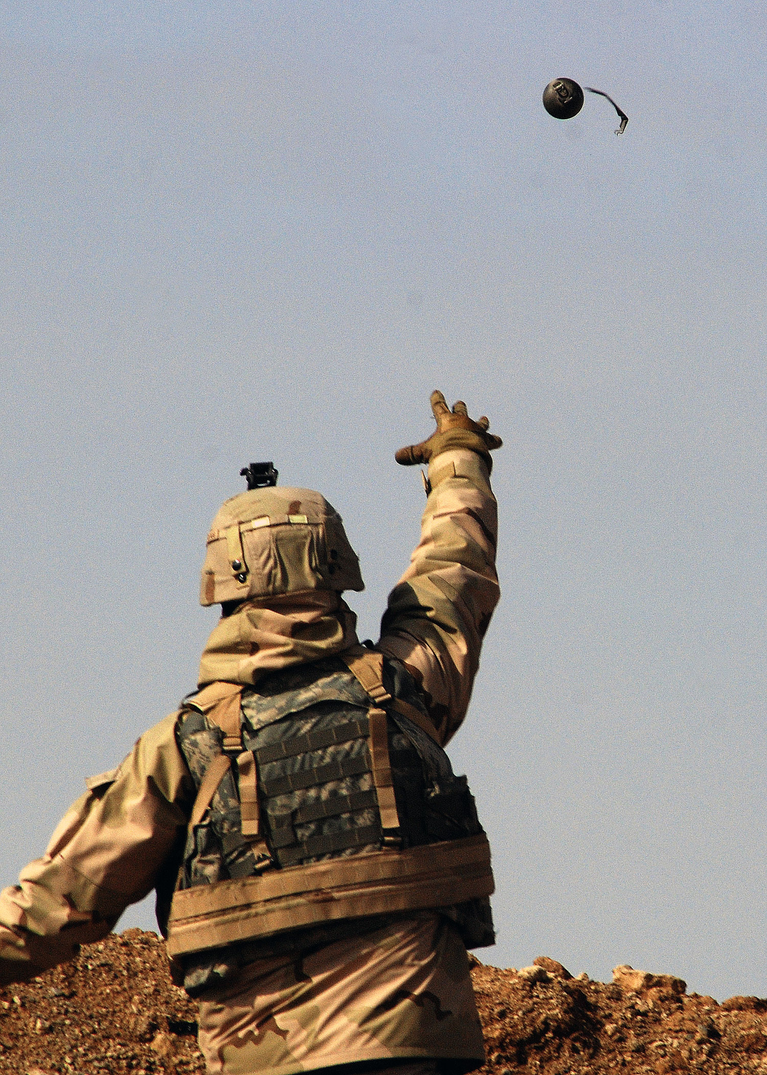 hand grenade throwing