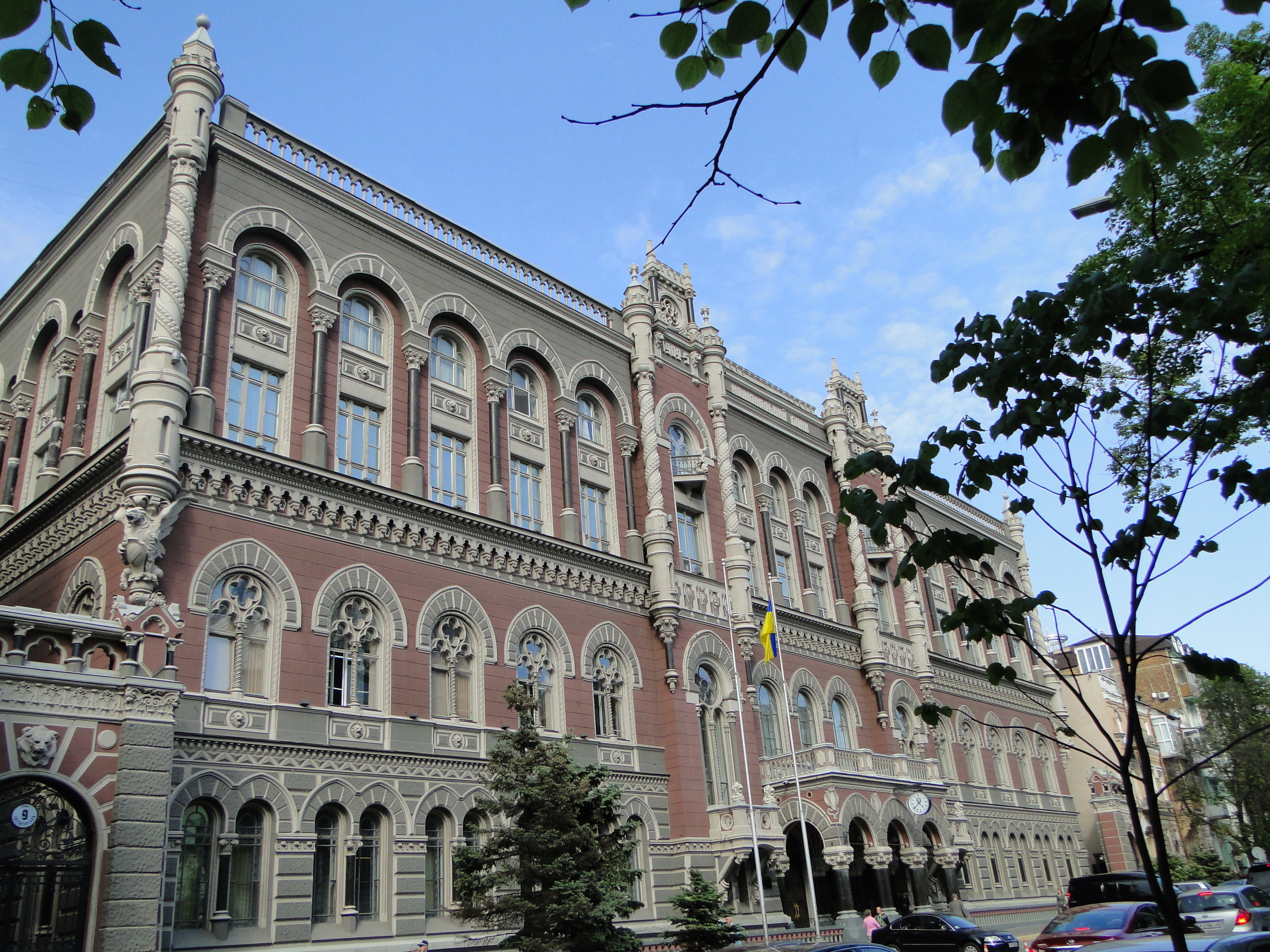 Национальный банк украины. Национальная библиотека Украины. Национальный банк Украины лицензии. Банк в Украине зеленый.