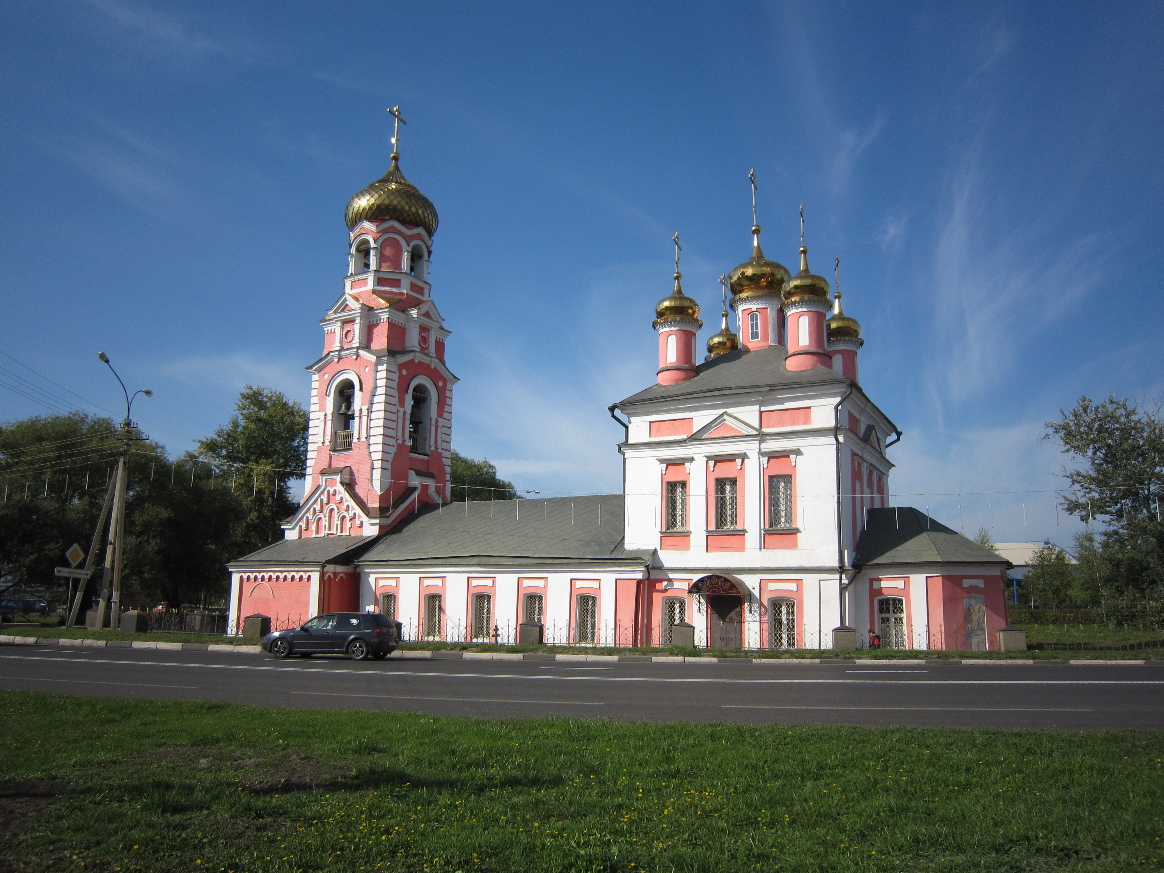 Русская община дмитров. Храм Сретения Господня в Дмитрове. Сретенская Церковь (Дмитров). Церкви Дмитрова Сретенская Церковь. Казанская Церковь Дмитров.