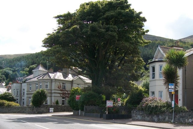 File:Apartments on South Promenade - geograph.org.uk - 1473477.jpg