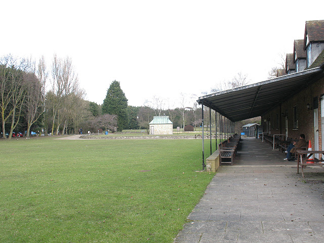 File:Aylesford Priory, lawn - geograph.org.uk - 1741288.jpg