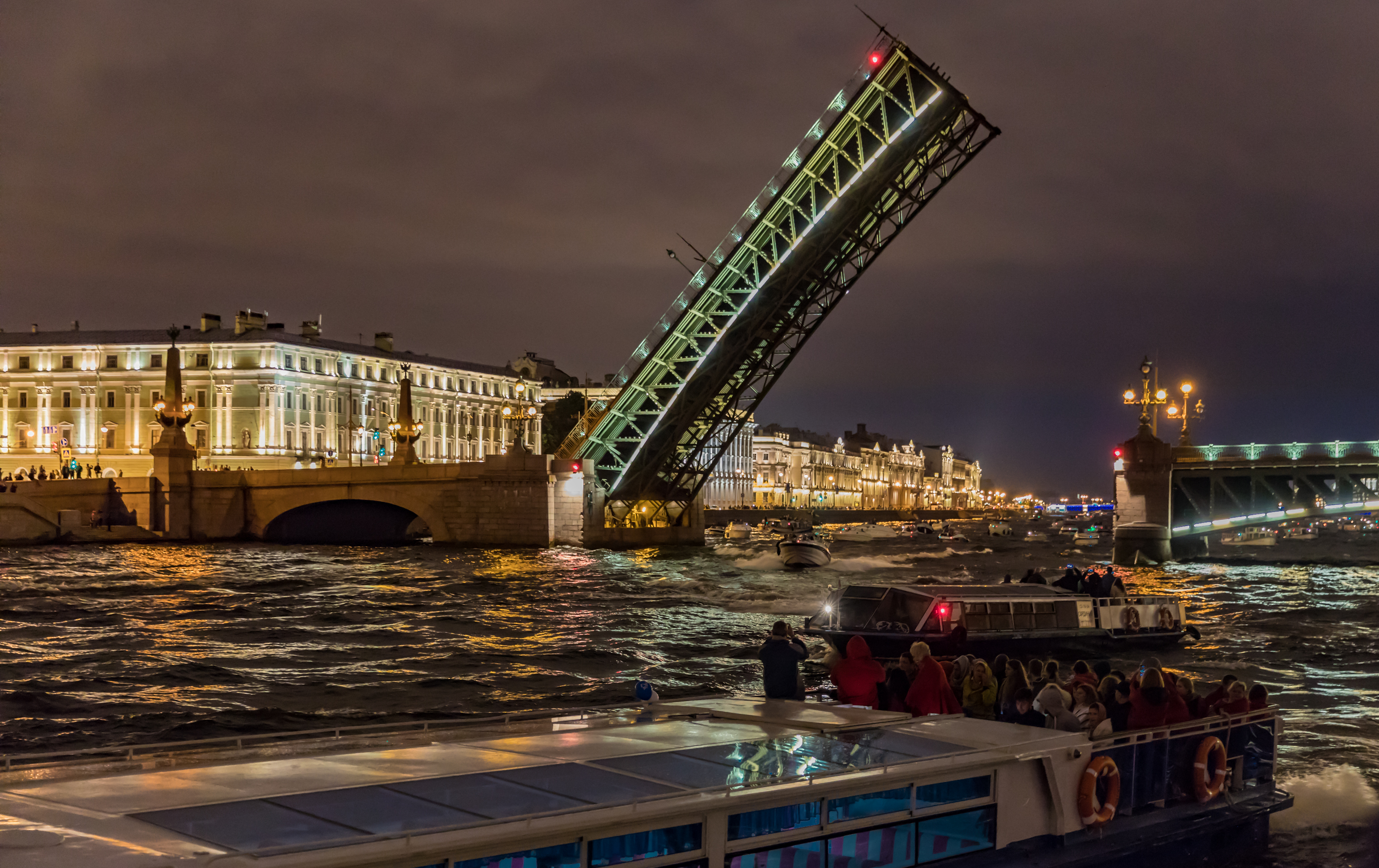 Завтра в петербурге. Санкт-Петербург мосты фон. Фото на фоне Питера. Лондонский фон Питер. Дворцовый мост день Святого Патрика.