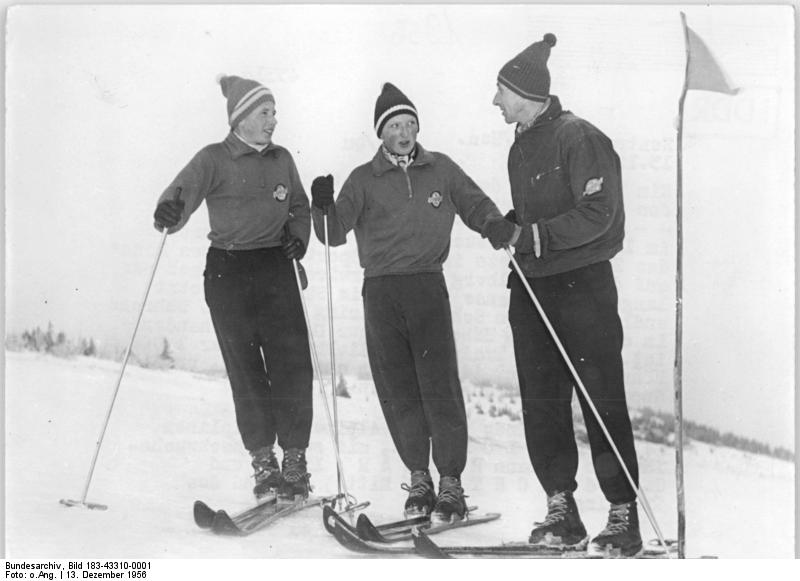 File:Bundesarchiv Bild 183-43310-0001, Wintersportler des ZASK Vorwärts.jpg