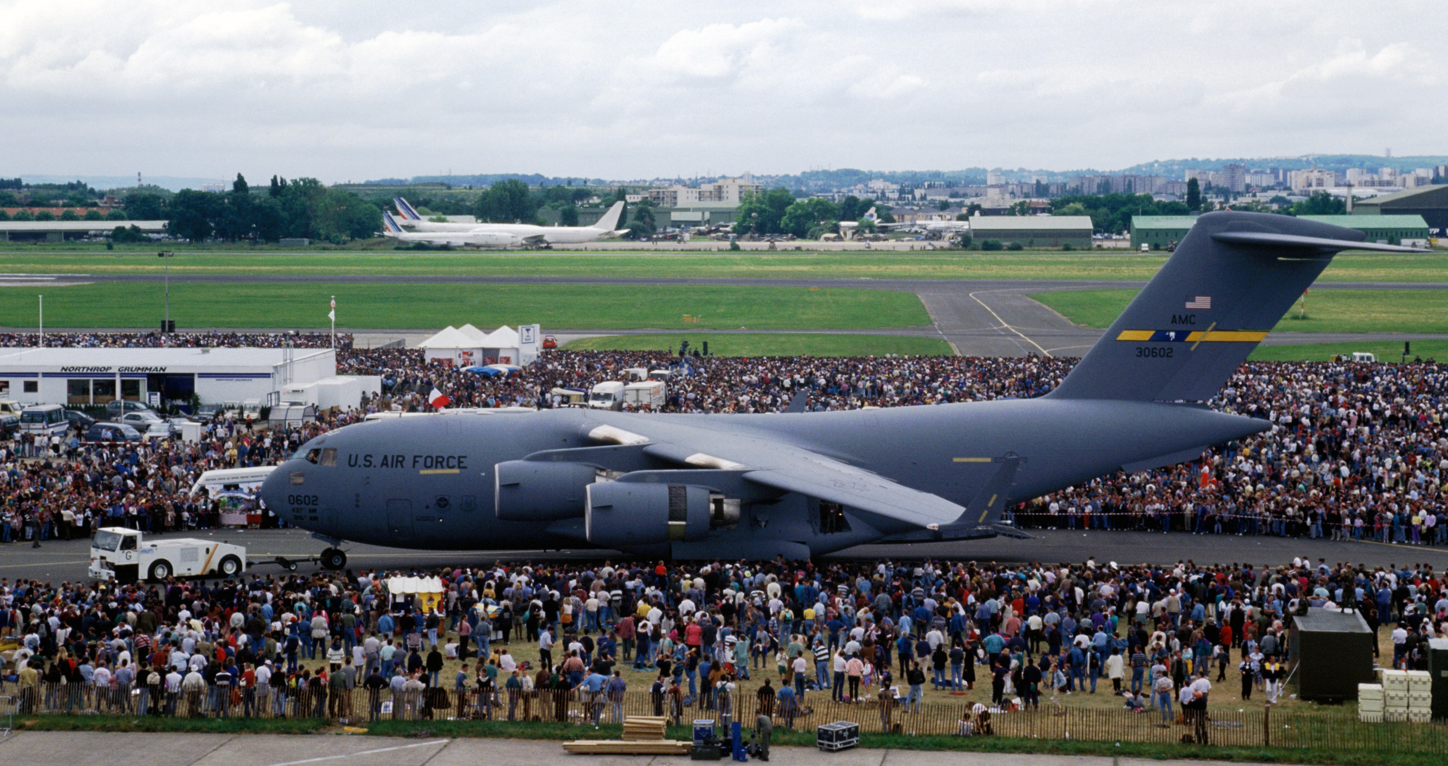 43 c 17. Глоубмастер 2. Douglas c-124c Globemaster II rnose. S-602 самолёт. C17 Globemaster Parachute.