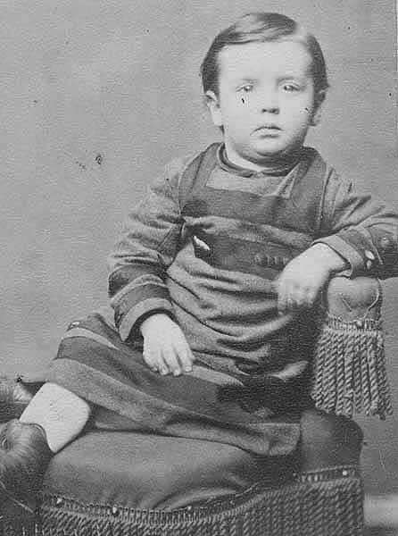 File:Carte de viste portrait of Richard "Richie" Oliver Derickson, age 3, circa 1877 (PORTRAITS 1903).jpg