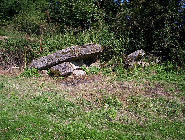 File:Coity Burial Chamber - geograph.org.uk - 937968.jpg